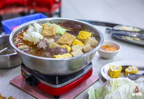 ▲▼鶯歌大盆薑母鴨鹽烤魚。（圖／部落客陳小可提供）