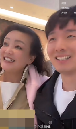 ▲▼大S（徐熙媛）逝世，小S出錢以私人飛機護送姊姊骨灰返台。（圖／翻攝自微博）