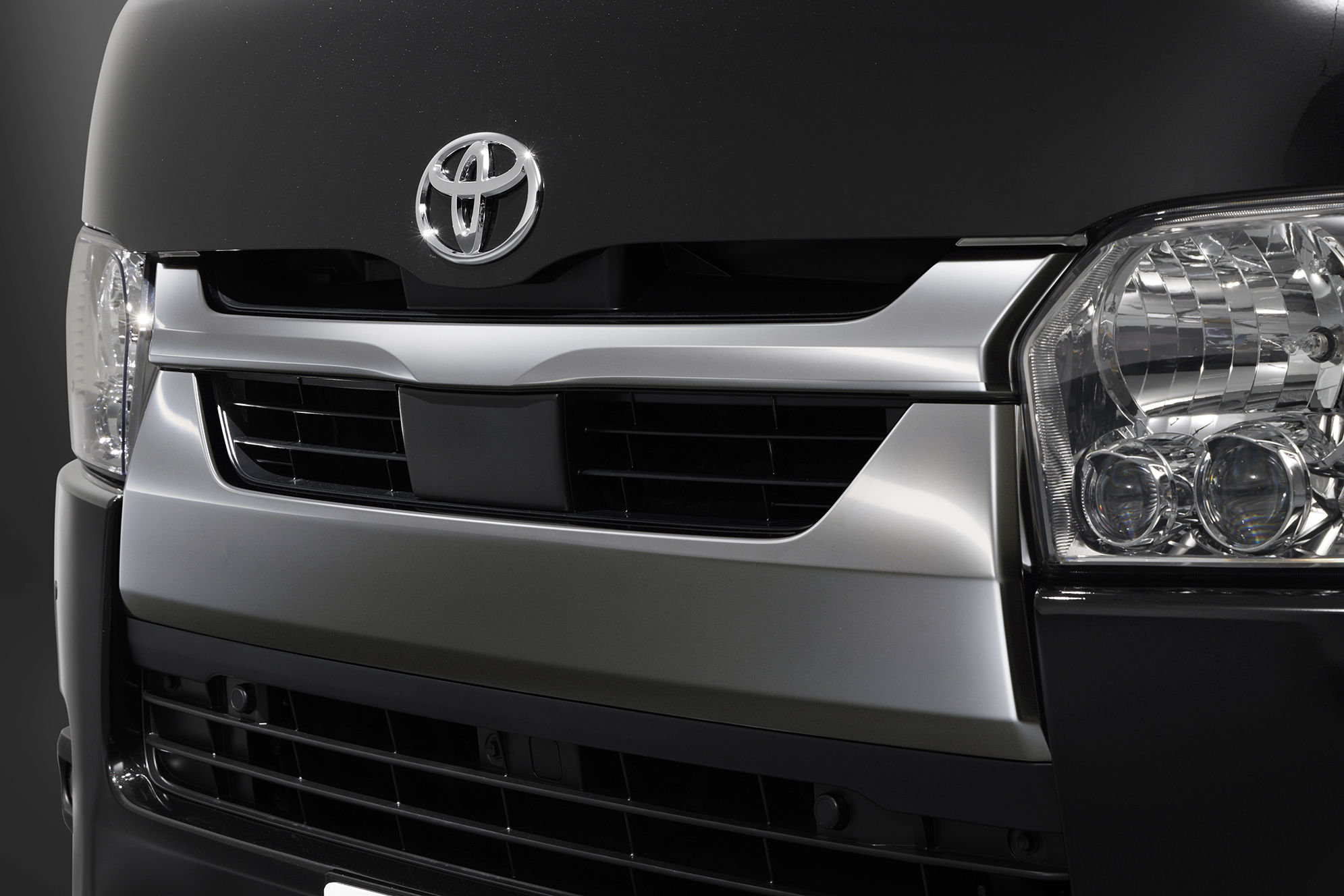 ▲TOYOTA Hiace Super GL「DARK PRIME S」特仕版。（圖／翻攝自TOYOTA）