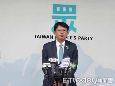 民眾黨主席補選政見會登場 蔡壁如遲到、黃國昌別「KP徽章」