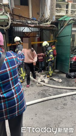 ▲▼新北板橋民宅火警，3人受困。（圖／民眾提供）