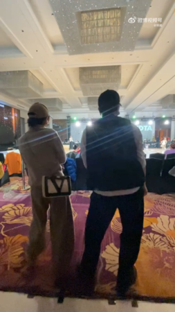 ▲▼鄧超迎接46歲生日，同時這天也是與孫儷領證結婚15年水晶婚。（圖／翻攝自微博）