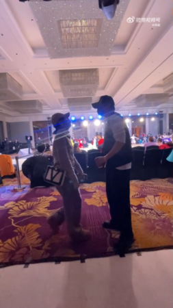 ▲▼鄧超迎接46歲生日，同時這天也是與孫儷領證結婚15年水晶婚。（圖／翻攝自微博）