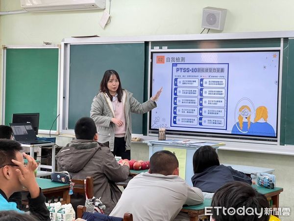 ▲台南市教育局自2月5日開學日即進駐災情較嚴重的6所學校，規劃安心輔導團隊入校陪伴，全面啟動關懷輔導機制為6校1027名學子給予心理支持。（圖／記者林東良翻攝，下同）