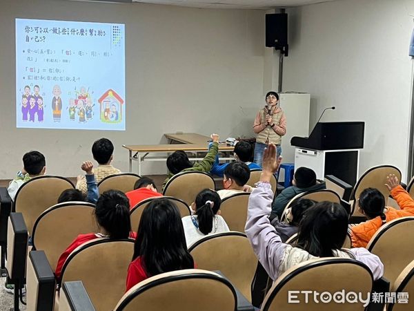 ▲台南市教育局自2月5日開學日即進駐災情較嚴重的6所學校，規劃安心輔導團隊入校陪伴，全面啟動關懷輔導機制為6校1027名學子給予心理支持。（圖／記者林東良翻攝，下同）