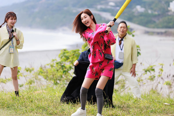 ▲台劇女神曾莞婷（中）錄製《全明星出發吧！》　左為謝承均、右為高捷。（圖／好看娛樂）