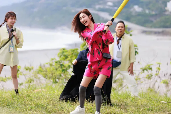 ▲台劇女神曾莞婷（中）錄製《全明星出發吧！》　左為謝承均、右為高捷。（圖／好看娛樂）