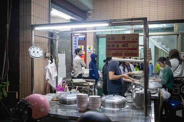▲▼台中在地傳承30年，整間店只賣水餃和酸辣湯。（圖／部落客美熊提供）