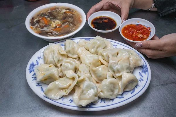 ▲▼台中在地傳承30年，整間店只賣水餃和酸辣湯。（圖／部落客美熊提供）