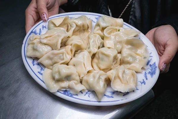 ▲▼台中在地傳承30年，整間店只賣水餃和酸辣湯。（圖／部落客美熊提供）