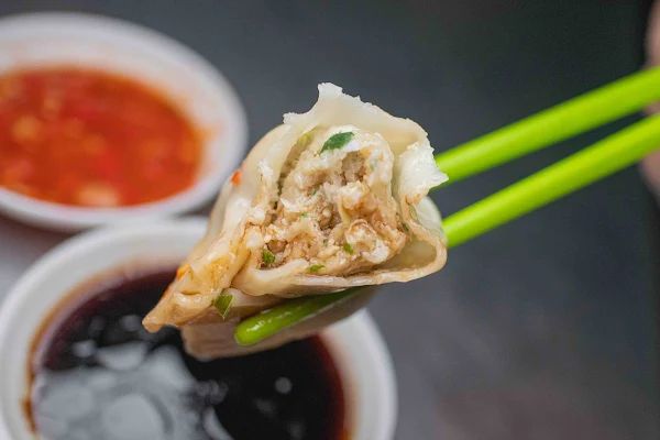 ▲▼台中在地傳承30年，整間店只賣水餃和酸辣湯。（圖／部落客美熊提供）