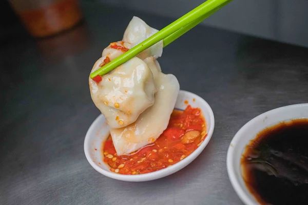 ▲▼台中在地傳承30年，整間店只賣水餃和酸辣湯。（圖／部落客美熊提供）
