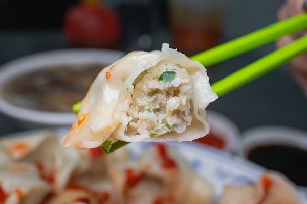 ▲▼台中在地傳承30年，整間店只賣水餃和酸辣湯。（圖／部落客美熊提供）