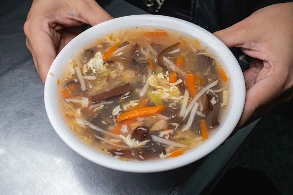 ▲▼台中在地傳承30年，整間店只賣水餃和酸辣湯。（圖／部落客美熊提供）
