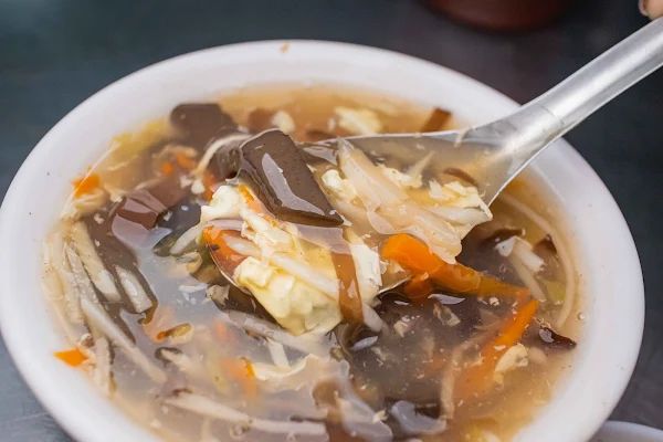 ▲▼台中在地傳承30年，整間店只賣水餃和酸辣湯。（圖／部落客美熊提供）