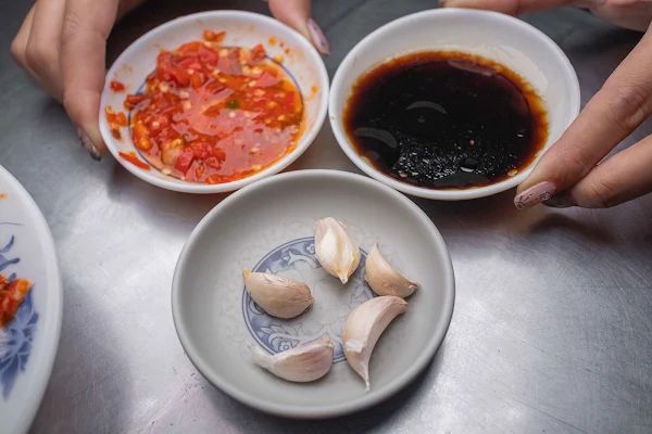 ▲▼台中在地傳承30年，整間店只賣水餃和酸辣湯。（圖／部落客美熊提供）