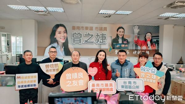 ▲府城聖巡堂台南金虎爺會、市議員曾之婕、台南曾順良之友會，及東區區公所，8日在曾之婕服務處舉行聯合捐贈記者會，捐贈的物資包括白米、麵食、沙拉油和乾糧等。（圖／記者林東良翻攝，下同）