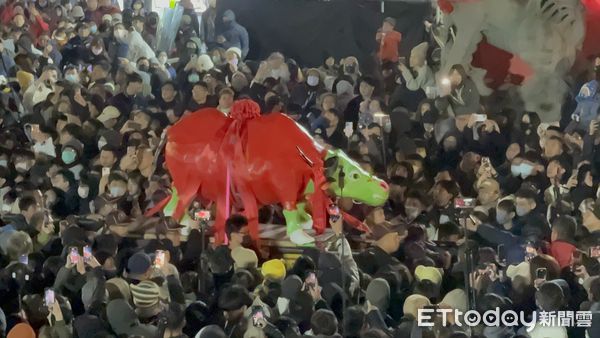 ▲台南正統鹿耳門聖母廟，「花火迎春系列活動」於國曆2月8日隆重登場，今年活動結合傳統民俗、宗教信仰與現代科技，帶來一場文化與祈福的盛宴。（圖／記者林東良翻攝，下同）
