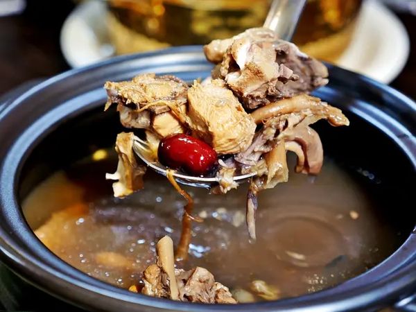 ▲▼南投小白宮變身美食殿堂！百年歷史建築融合旗袍體驗與創新台菜。（圖／靜香EAT授權提供）