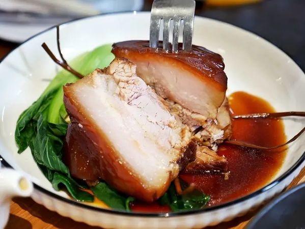 ▲▼南投小白宮變身美食殿堂！百年歷史建築融合旗袍體驗與創新台菜。（圖／靜香EAT授權提供）