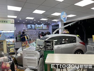 彰化女「油門當剎車踩」！車直接開進超商櫃台　店員目睹嚇傻