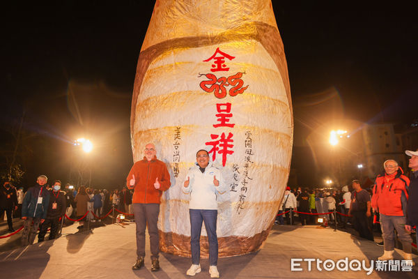 ▲2025新北平溪天燈節　侯友宜祈願國泰民安。（圖／記者郭世賢翻攝）