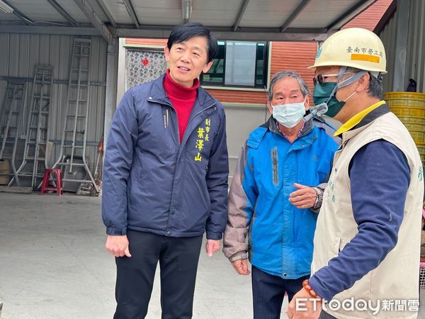 ▲台南市「做工行善團」，9日兵分三路前往楠西區龜丹里進行修繕任務、官田區二手家具倉庫搬運衣櫥、桌椅等家具給楠西修繕案家，另木工、電子加工、泥水等工會志工則前往楠西區密枝里李姓低收震災戶進行聯合會勘。（圖／記者林東良翻攝，下同）
