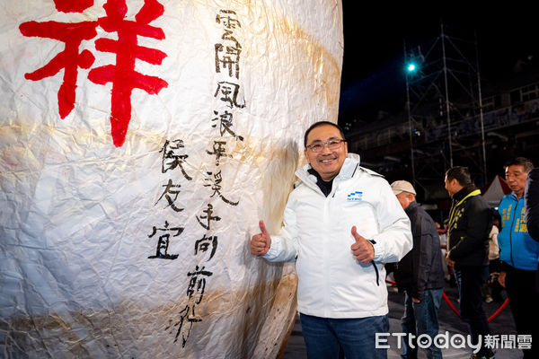 ▲2025新北平溪天燈節 金蛇主燈蛇福泰吉。（圖／記者郭世賢翻攝）