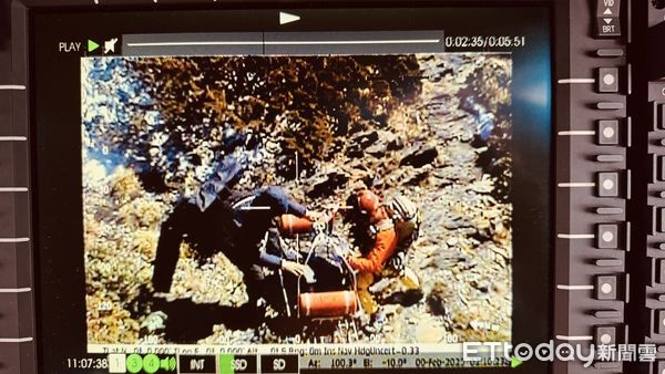 ▲▼空勤總隊派黑鷹直升機搭救登山客。（圖／空勤總隊提供）