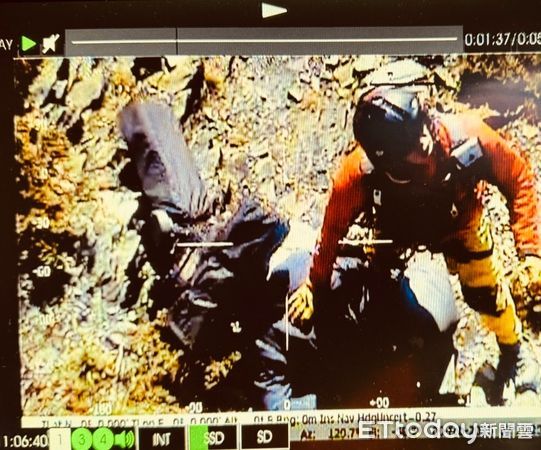 ▲▼空勤總隊派黑鷹直升機搭救登山客。（圖／空勤總隊提供）