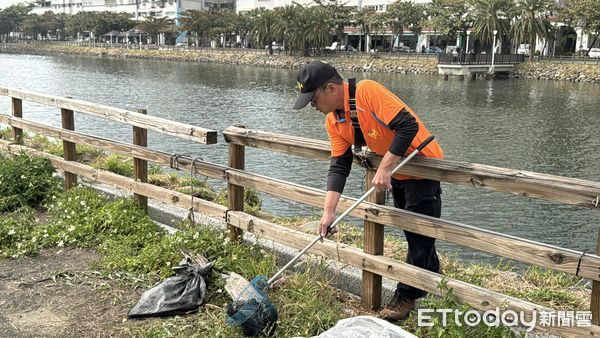 ▲▼前鎮河打撈             。（圖／記者吳世龍攝）