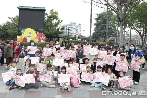 ▲▼    嘉義市「小花蛇」小提燈 連續3日限量發送 大人帶小孩感受元宵氣氛   。（圖／嘉義市政府提供）