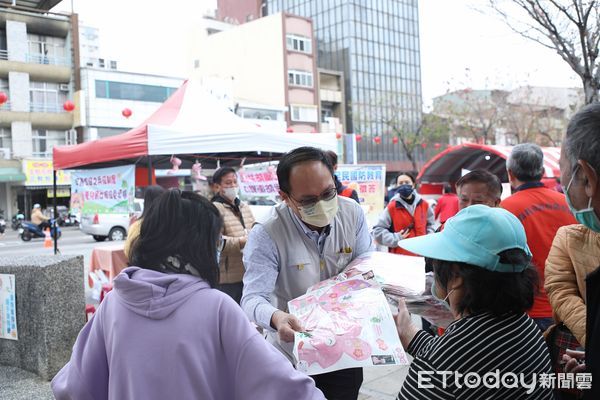 ▲▼    嘉義市「小花蛇」小提燈 連續3日限量發送 大人帶小孩感受元宵氣氛   。（圖／嘉義市政府提供）