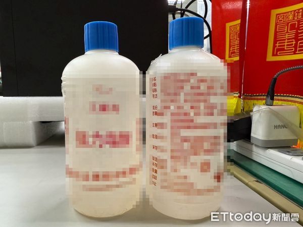 ▲駭人影片曝！惡弟「微笑偷偷開鹽酸瓶」朝眼睛潑　腰間拔刀瘋砍。（圖／民眾提供）