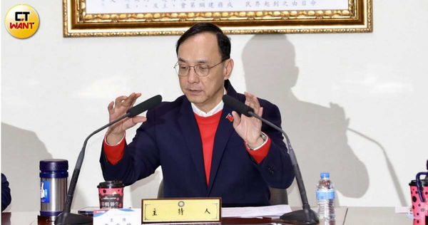 為反制民進黨「大罷免潮」，傳出國民黨主席朱立倫傳親自下令罷免陳瑩、伍麗華2位原住民立委。（圖／方萬民攝）