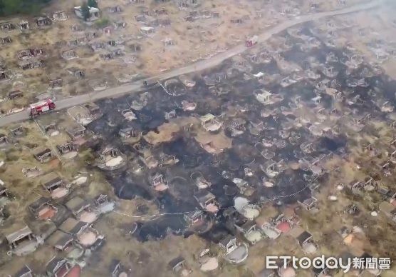▲苗栗市西山公墓9日中午發生山林火警，延燒約500平方公尺，警消將涉嫌以噴燈點火老翁帶回法辦。（圖／記者楊永盛翻攝）