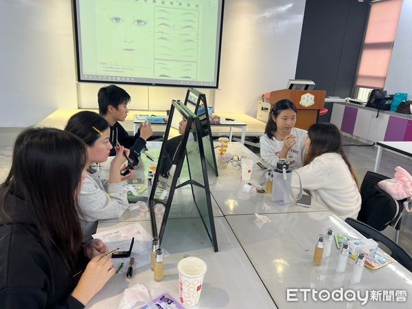 ▲嘉南藥理大學化粧品應用與管理系，舉辦「美粧科學創意營」，讓學員透過實作體驗，深入理解化粧品產業的專業知識與發展趨勢。（圖／記者林東良翻攝，下同）