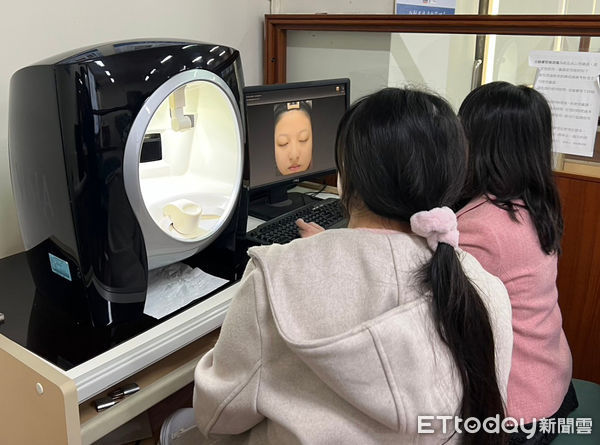 ▲嘉南藥理大學化粧品應用與管理系，舉辦「美粧科學創意營」，讓學員透過實作體驗，深入理解化粧品產業的專業知識與發展趨勢。（圖／記者林東良翻攝，下同）