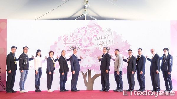 ▲「更生八十保護成果展暨年貨大街—溫暖有感 以愛復歸」，行政院長卓榮泰。（圖／臺灣更生保護會提供）