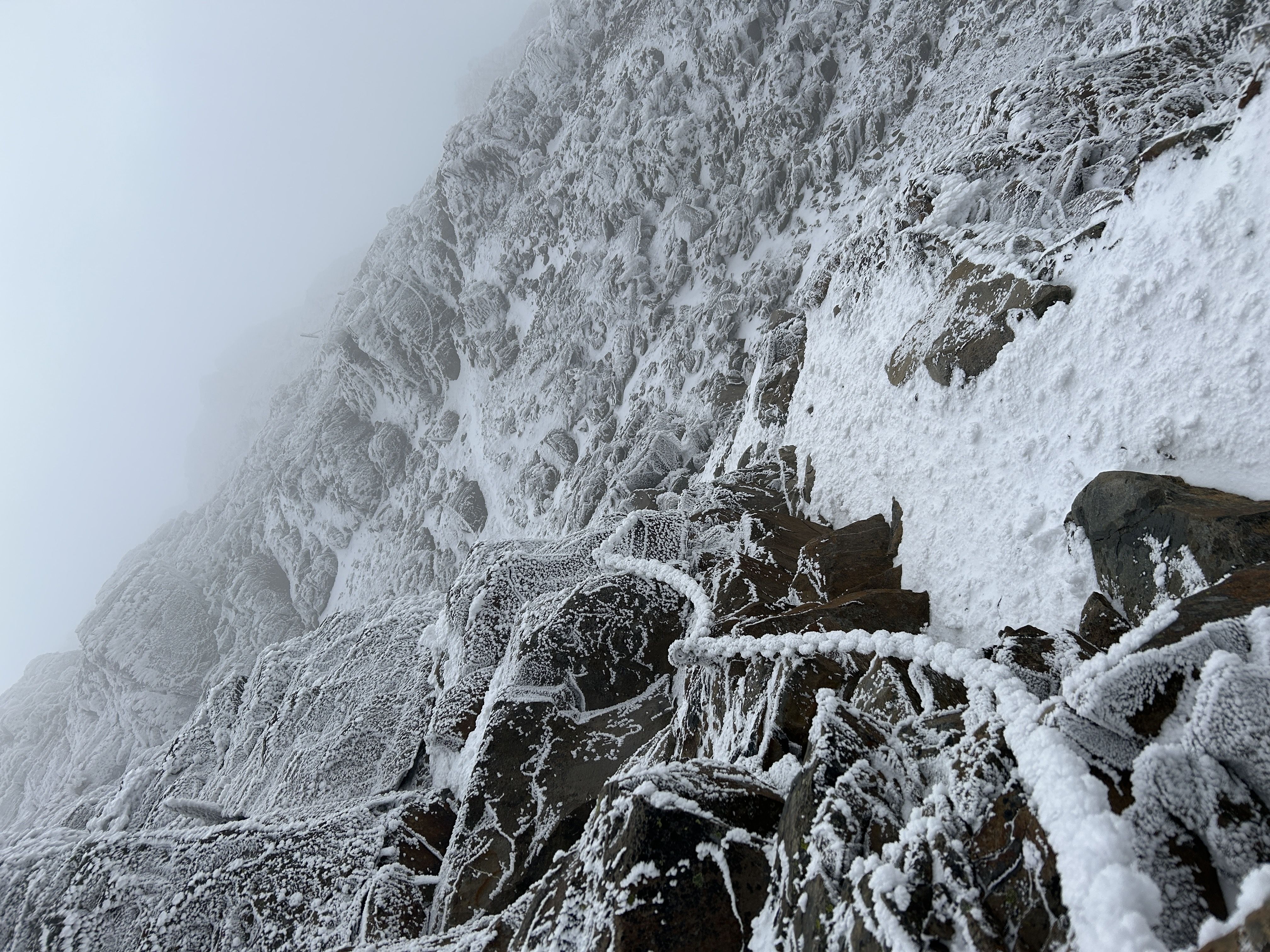 ▲玉山主峰雪況。（圖／山友張惠榮提供）