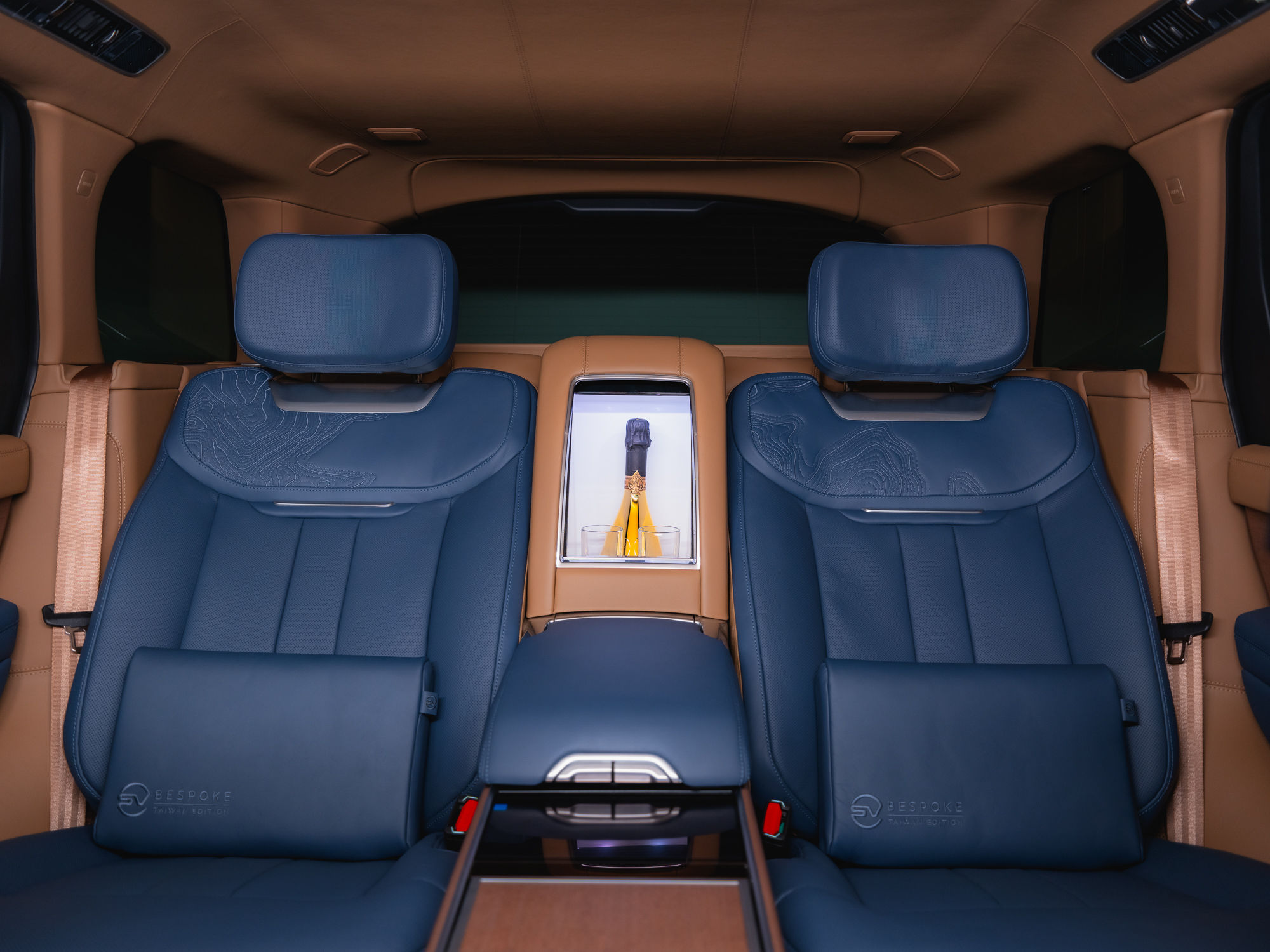 ▲專為頂級消費者客製化打造，Range Rover SV Taiwan Edition 福爾摩沙珍藏款台灣亮相。（圖／翻攝自Land Rover、記者徐煜展攝）