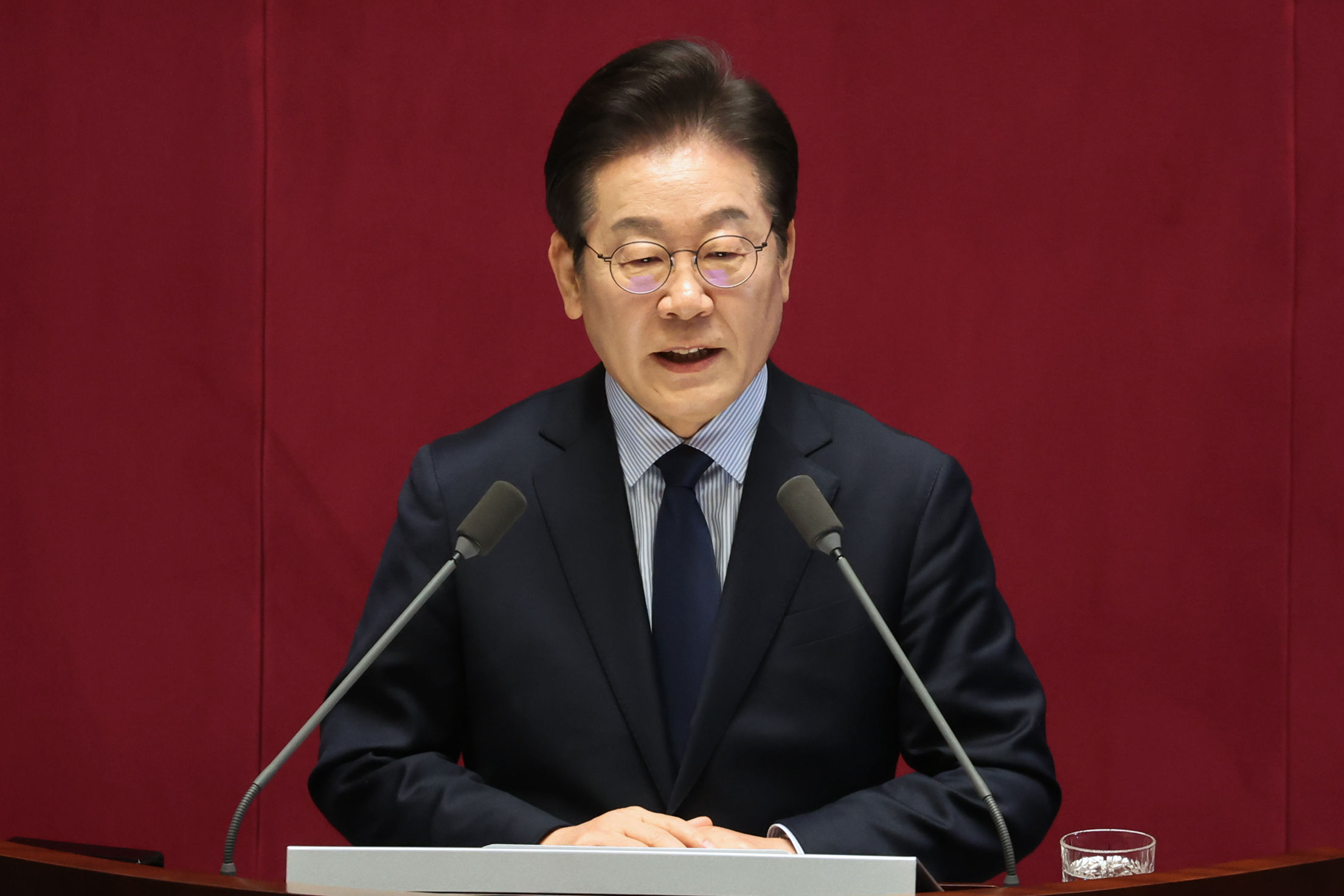 ▲▼南韓共同民主黨黨代表李在明10日在國會發表交涉團體代表演說。（圖／達志影像）