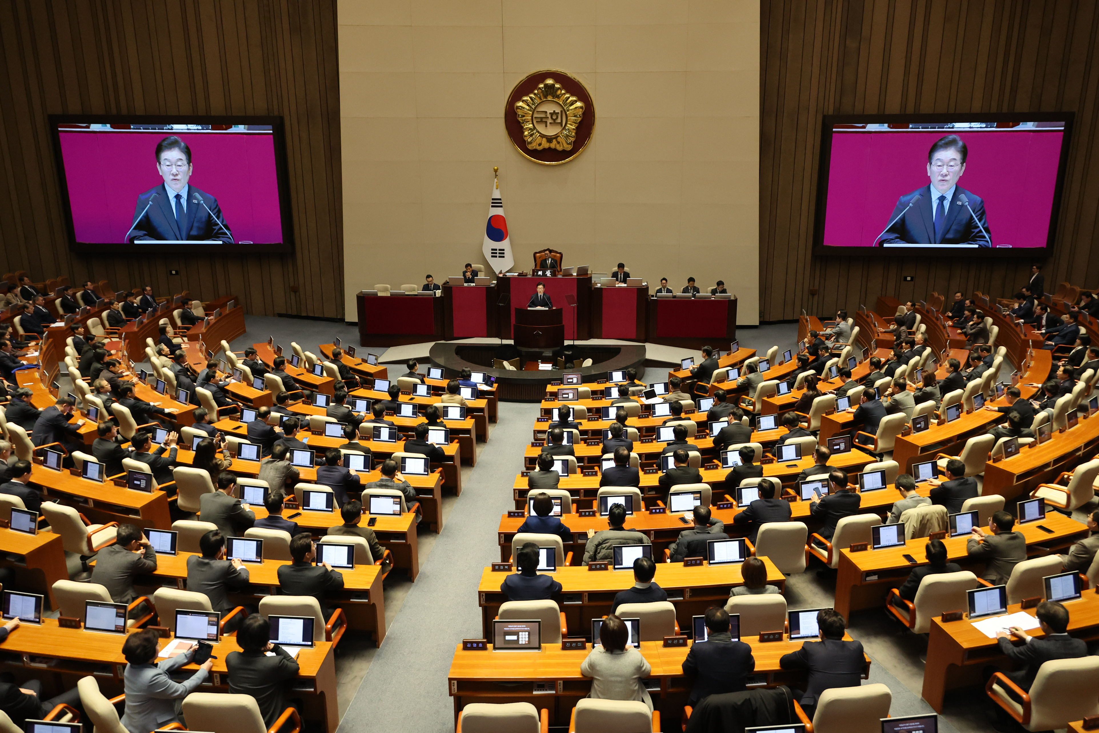 ▲▼南韓共同民主黨黨代表李在明10日在國會發表交涉團體代表演說。（圖／達志影像）