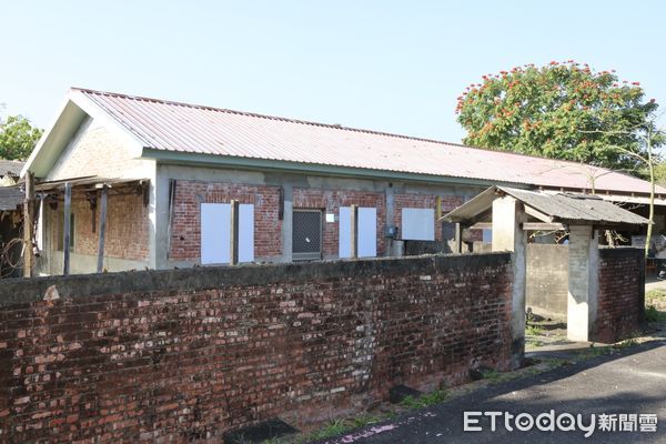 ▲台南市長黃偉哲偕副市長葉澤山及議員黃肇輝，至南區水資源分署視察宿舍修繕狀況，並至曾文青年活動中心感謝慈濟團隊進駐災區協助災後重建工作。（圖／記者林東良翻攝，下同）