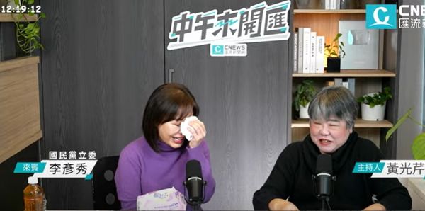▲李彥秀談及小孩在美生活遭肉搜，忍不住哭了。（圖／截圖自CNEWS匯流新聞網《中午來開匯》）