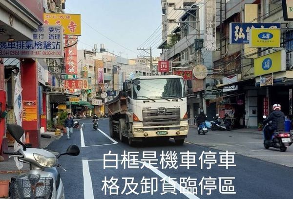 ▲彰化大埔路標設人行道造成違停亂象，警方將於2月底開始取締。（圖／縣府提供 警方提供）