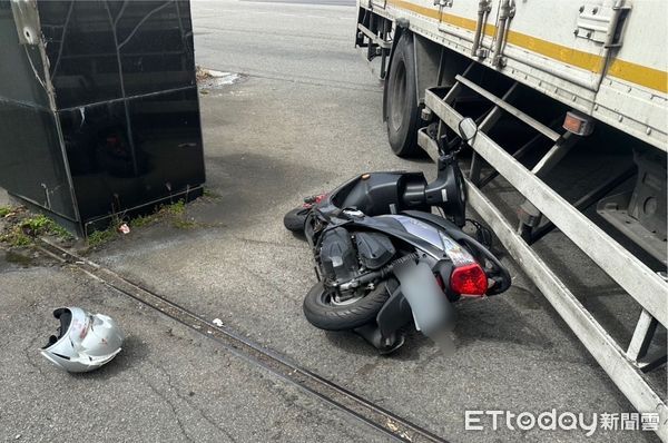▲▼台中23歲女騎士遭大貨車撞輾頭　安全帽「炸開」擋奪命。（圖／記者許權毅翻攝）