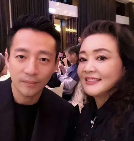 ▲▼張蘭帳號開直播。（圖／翻攝自微博）