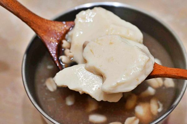 ▲▼均一價35元超大袋！16種豆花組合任你選　社子島必吃小點。（圖／趁早出門吃飽飽授權提供）