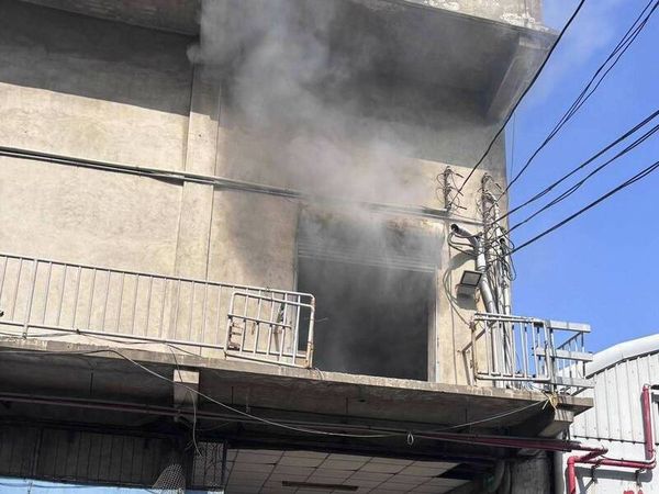 ▲彰化伸港鄉1間五金加工廠集塵室發生火災。（圖／消防提供）